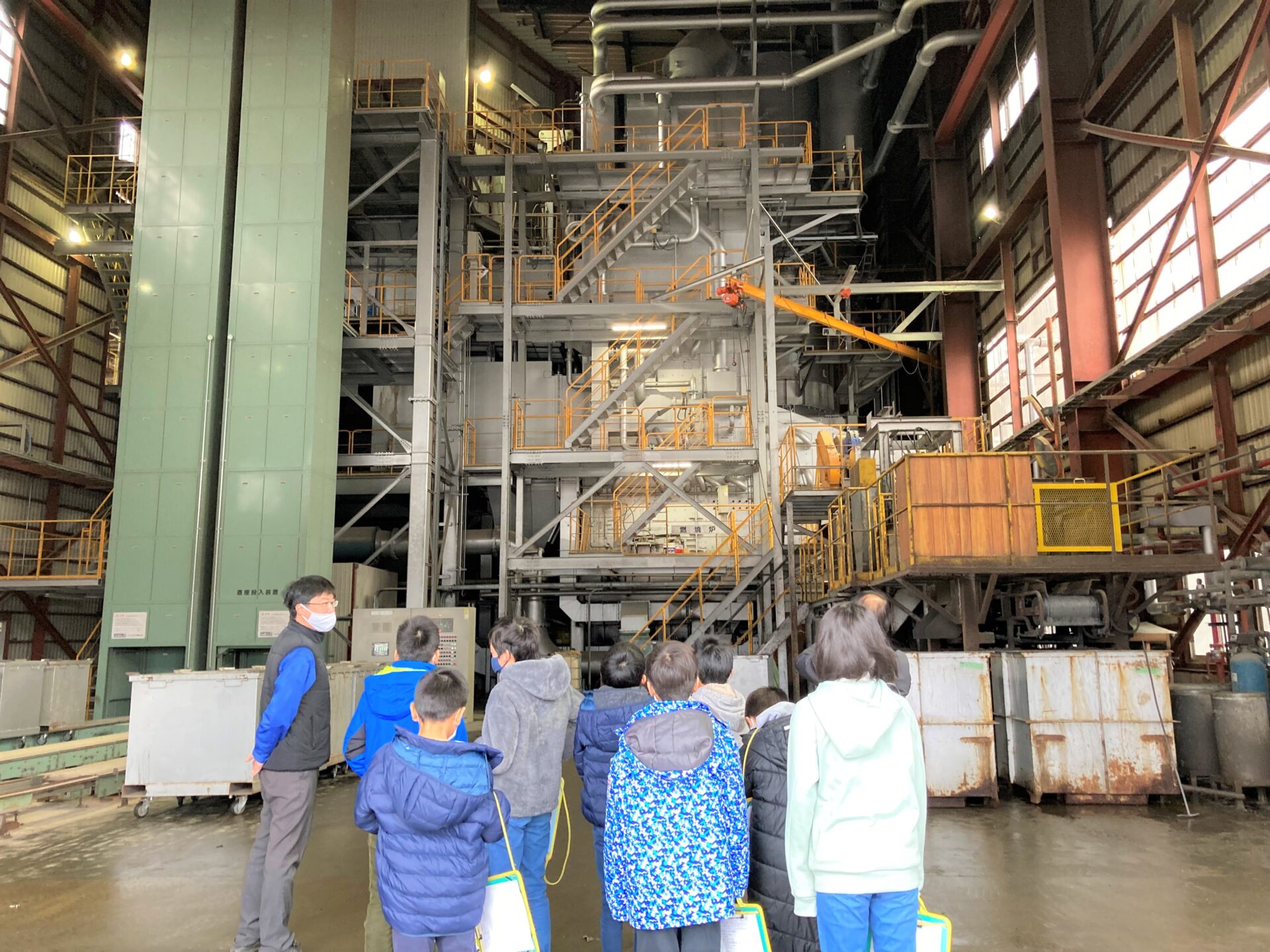 柏崎市立米山小学校5･6年生がシモダファームの見学に来てくれました