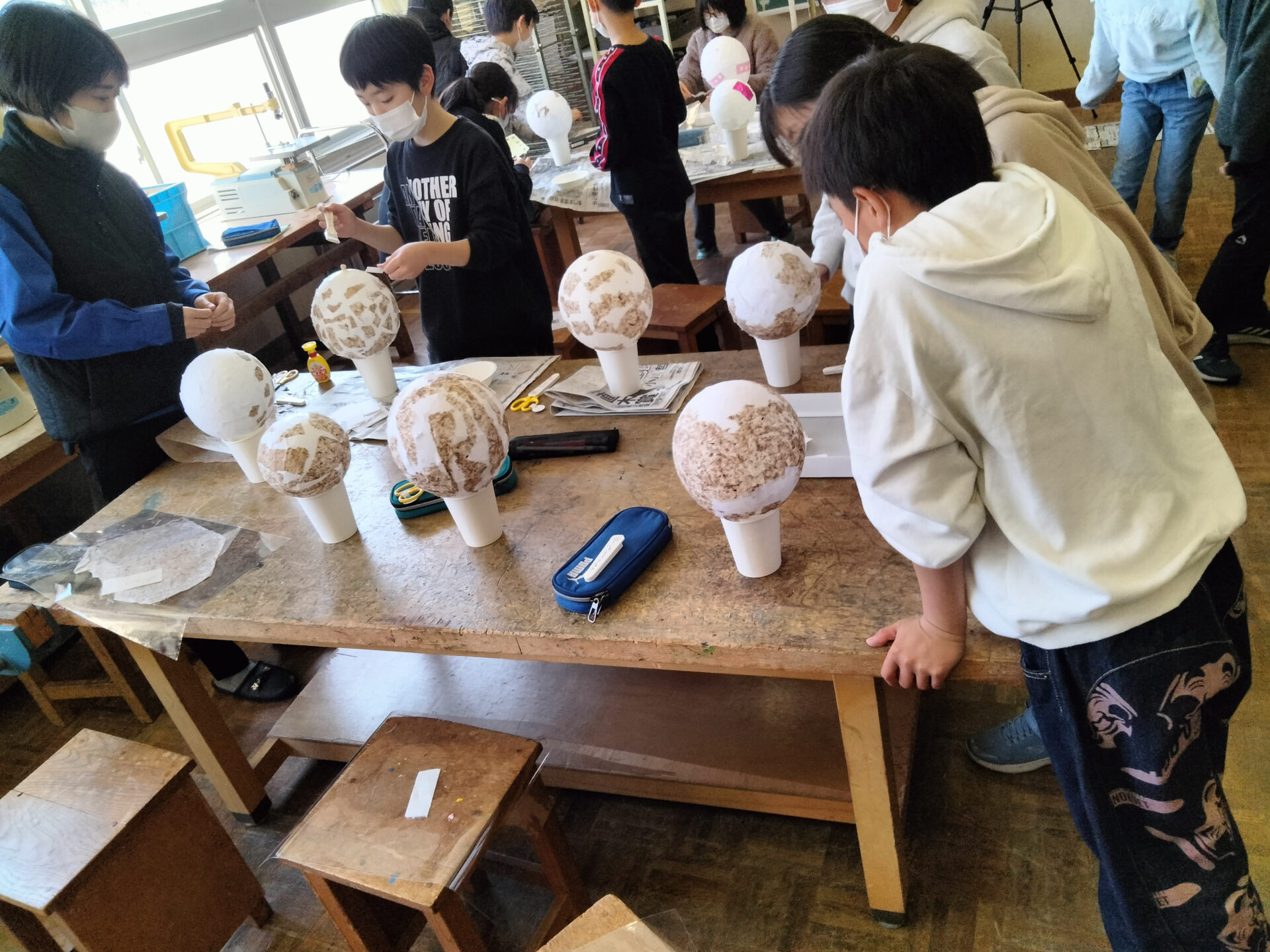 荒浜小4年生の皆さんと共にランプシェードを作成しました！