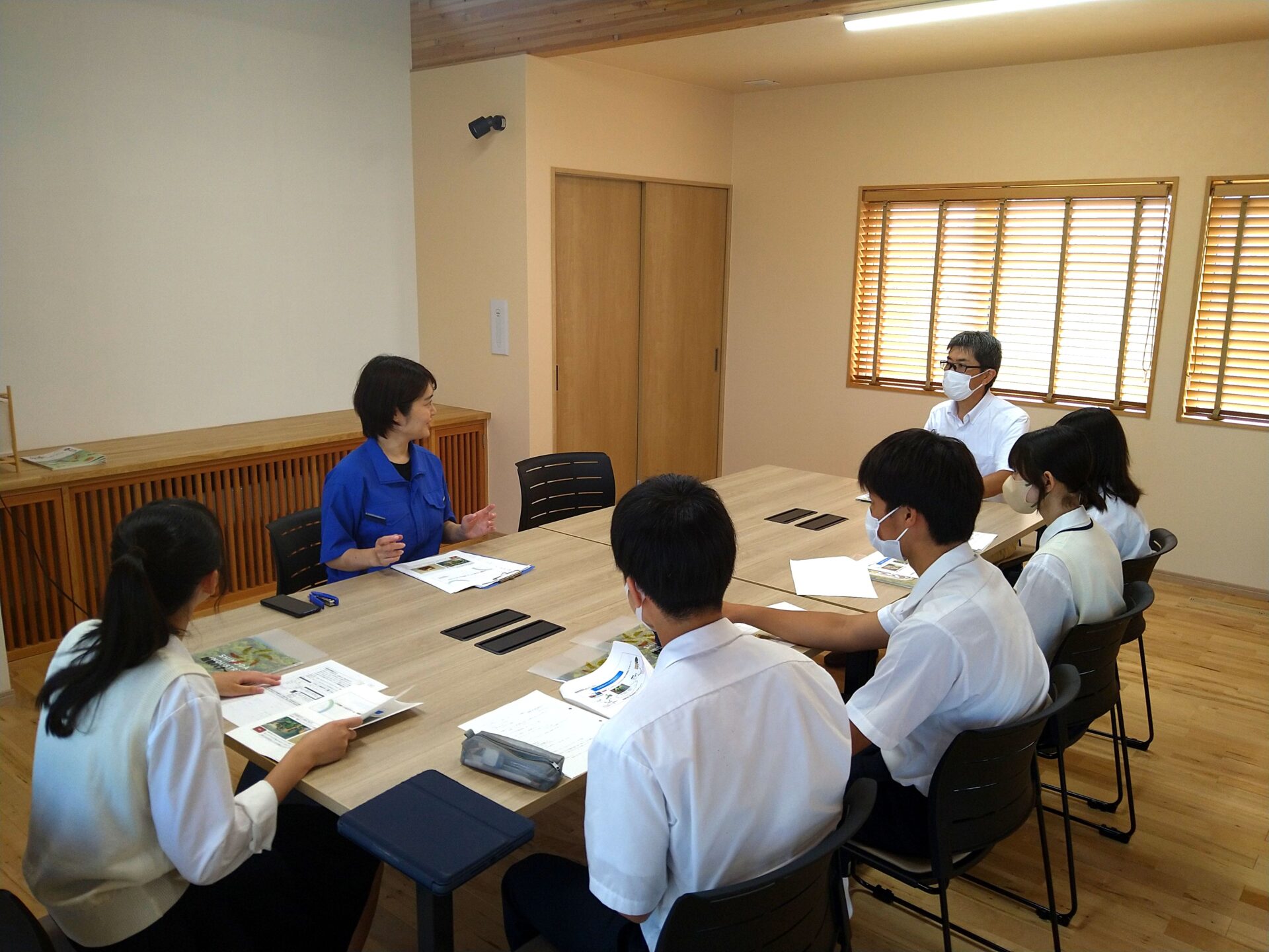 県立柏崎翔洋中等教育学校の皆さんがシモダファームに来てくださいました。