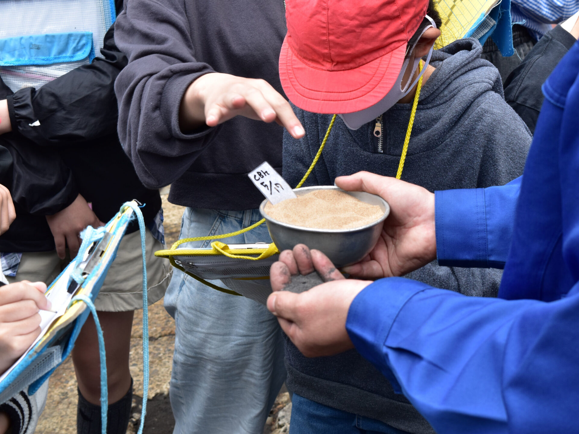荒浜小学校の5年生が工場見学に来ました